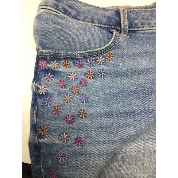 SO Size 14 Plus Girls Adjustable Denim Shorts with Pockets - Picture 3 of 8